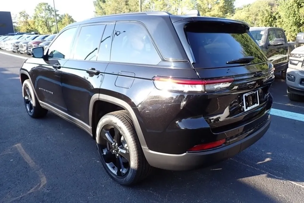 2025 Jeep Grand Cherokee Limited photo 1