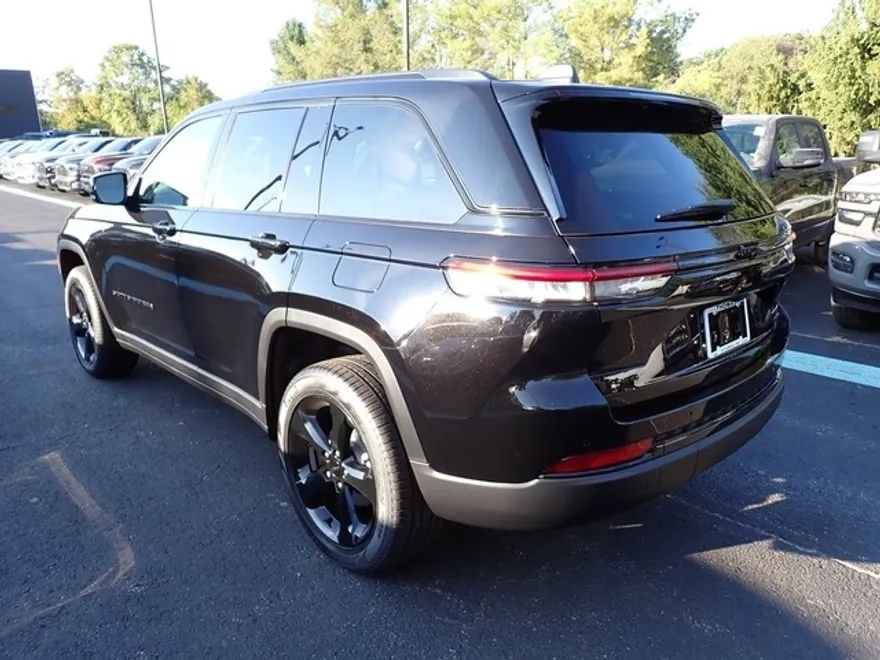 2025 Jeep Grand Cherokee Limited photo 1