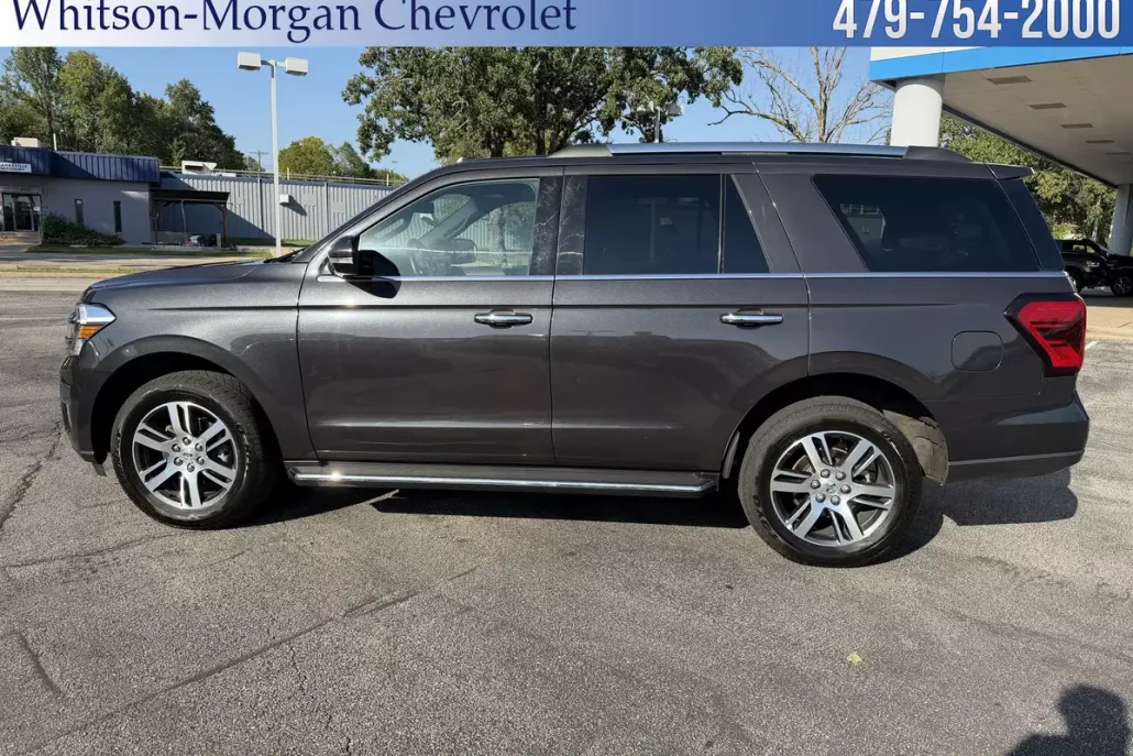 2023 Ford Expedition Limited photo 1