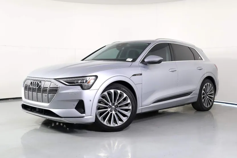 2019 Audi e-tron Prestige photo 1