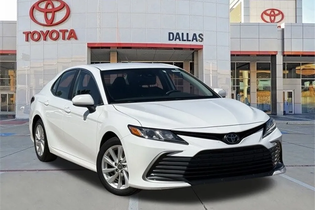 2024 Toyota Camry LE photo 1