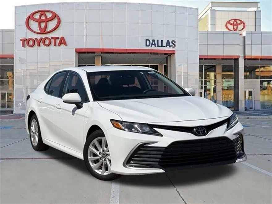 2024 Toyota Camry LE photo 1