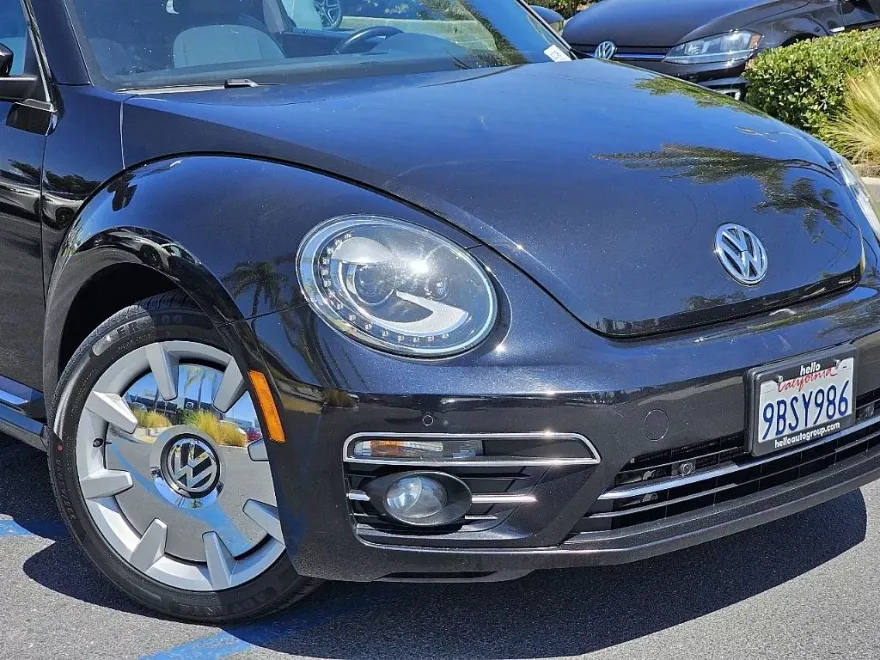 2018 Volkswagen Beetle SE photo 1