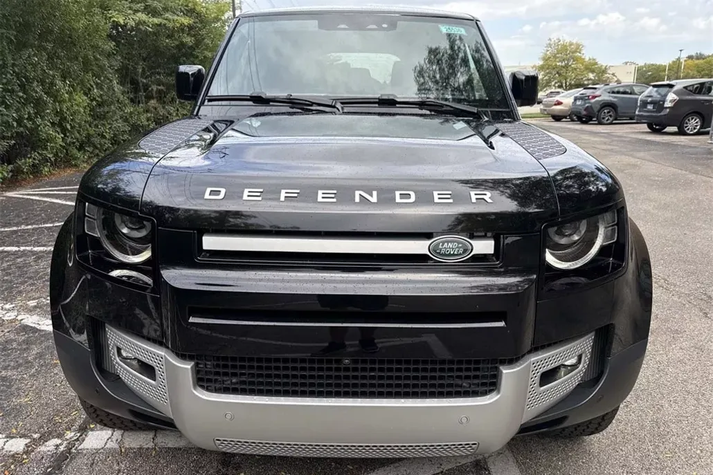 2025 Land Rover Defender 110 S photo 1
