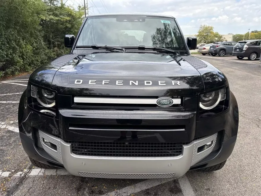 2025 Land Rover Defender 110 S photo 1