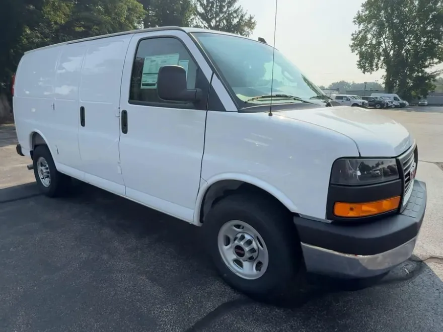 2025 Gmc Savana Cargo 3500 photo 1
