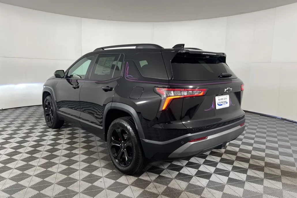 2025 Chevrolet Equinox LT photo 1