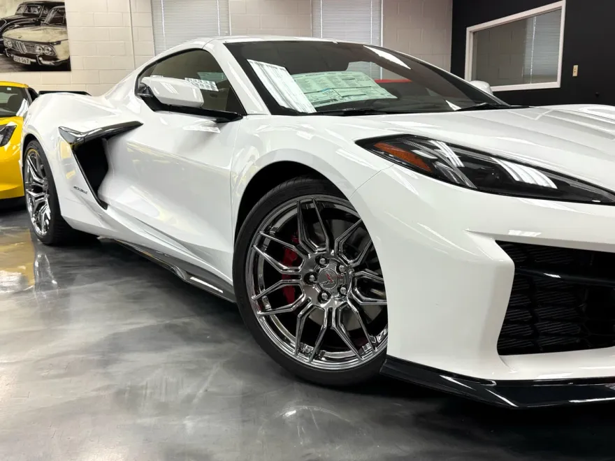 2023 Chevrolet Corvette Z06 2LZ photo 3