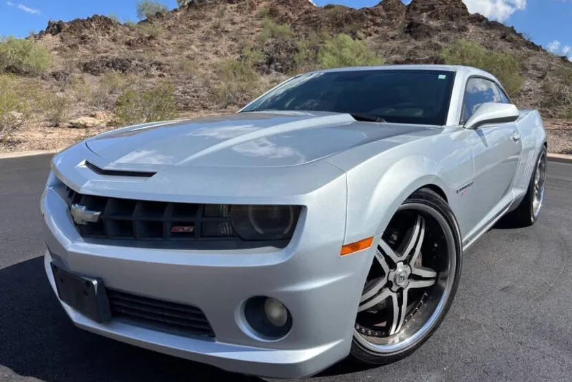 2010 Chevrolet Camaro Coupe 1SS photo 1