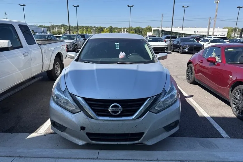 2018 Nissan Altima 2.5 SV photo 1