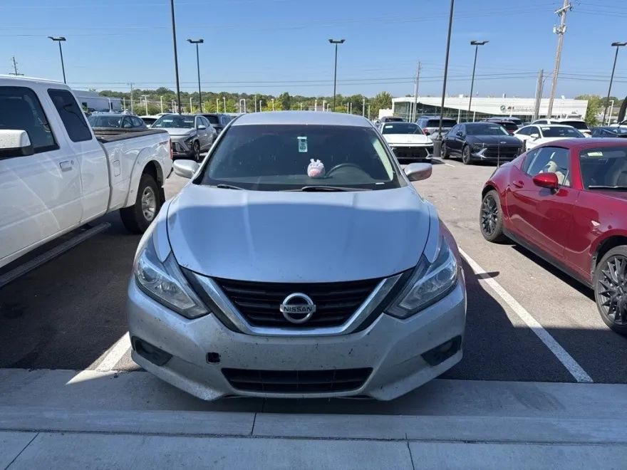 2018 Nissan Altima 2.5 SV photo 1