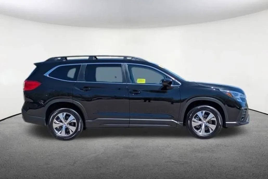 2024 Subaru Ascent Premium photo 1