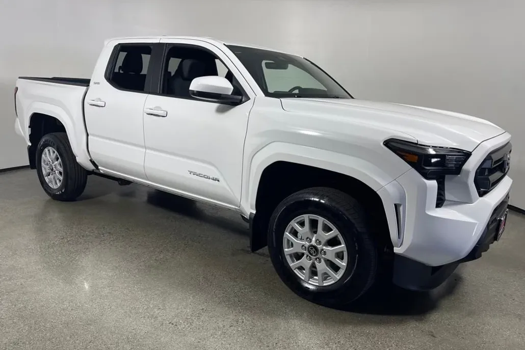 2025 Toyota Tacoma SR5 photo 1