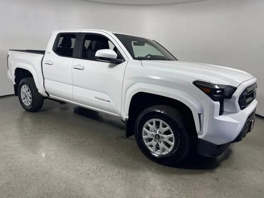 2025 Toyota Tacoma SR5 photo 1