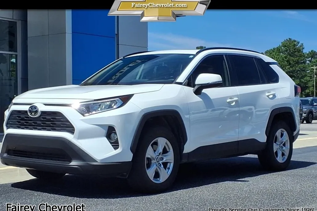 2019 Toyota RAV4 XLE photo 1