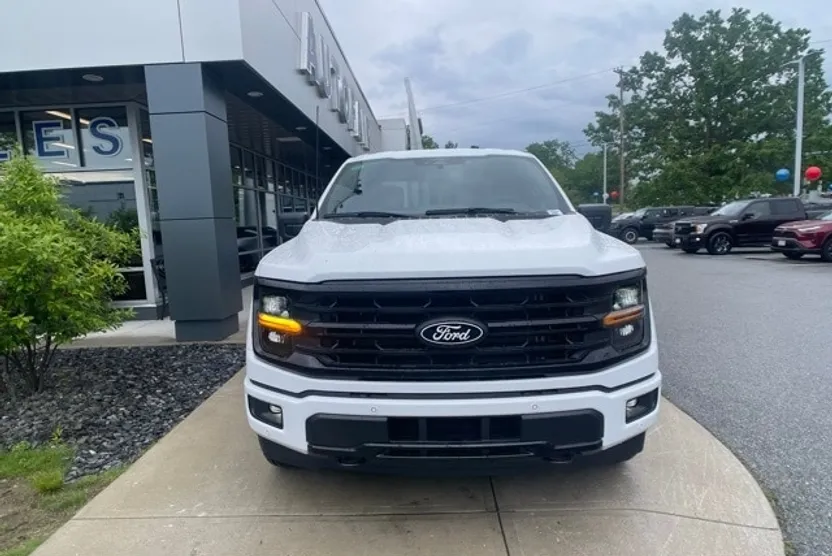 2025 Ford F-150 XLT photo 1