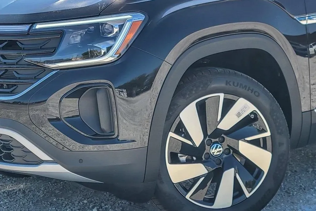 2026 Volkswagen Atlas Cross Sport SEL photo 1