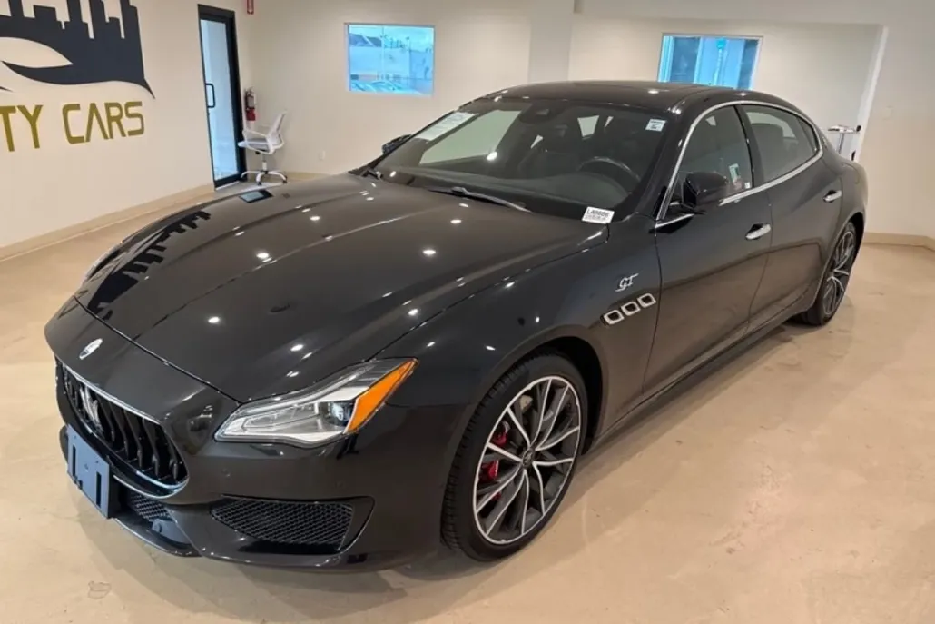 2022 Maserati Quattroporte GT photo 1
