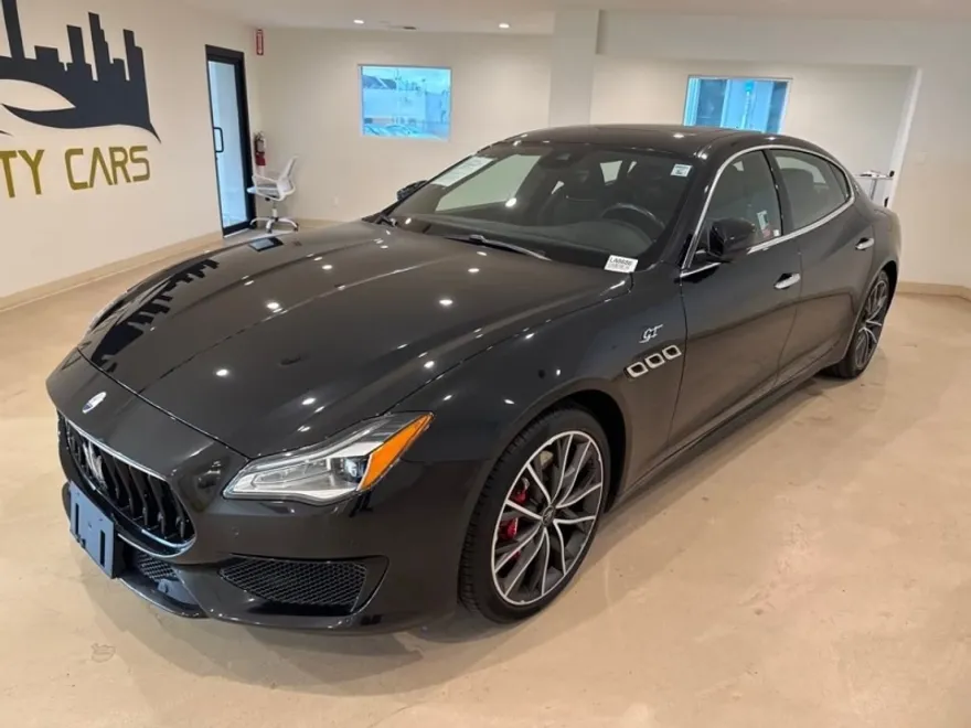 2022 Maserati Quattroporte GT photo 1