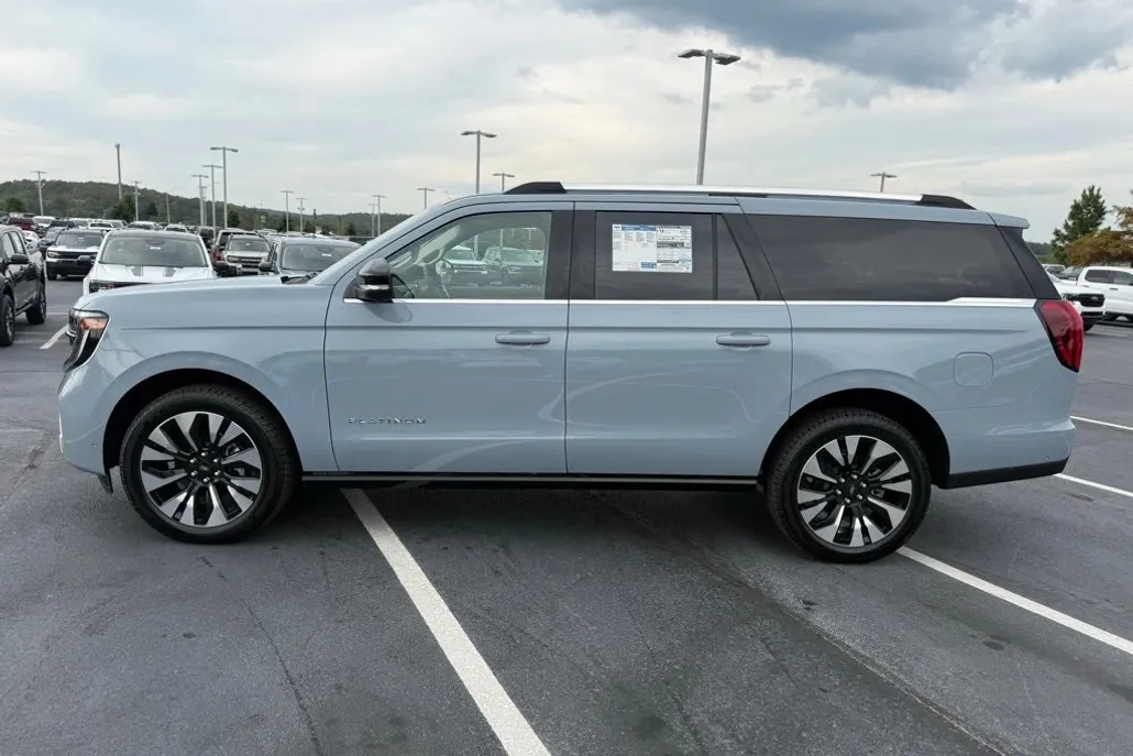 2025 Ford Expedition MAX Platinum photo 1