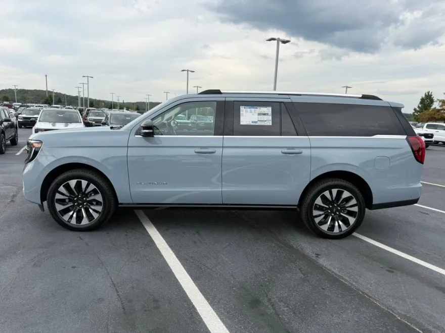 2025 Ford Expedition MAX Platinum photo 1