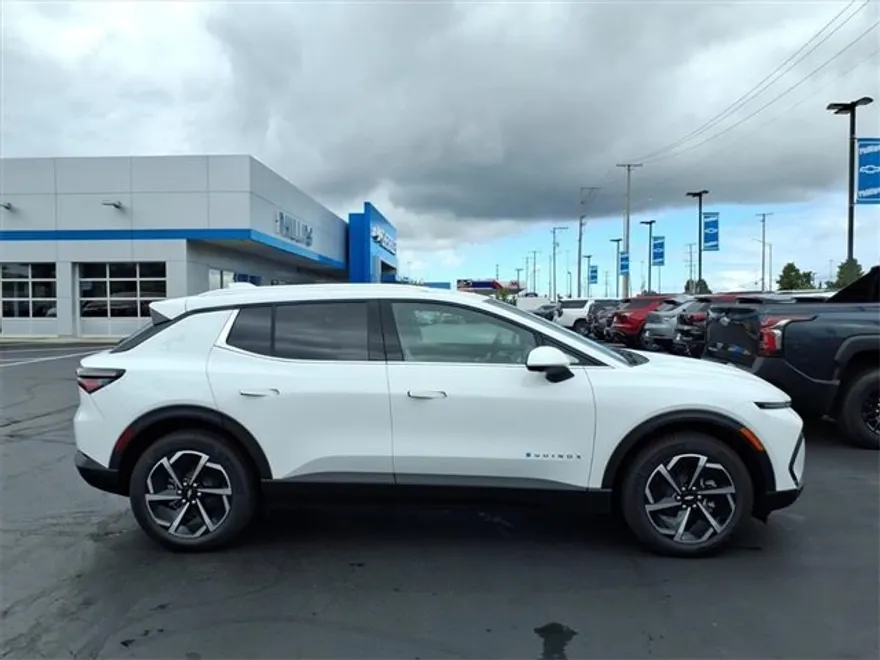 2026 Chevrolet Equinox EV 1LT photo 1