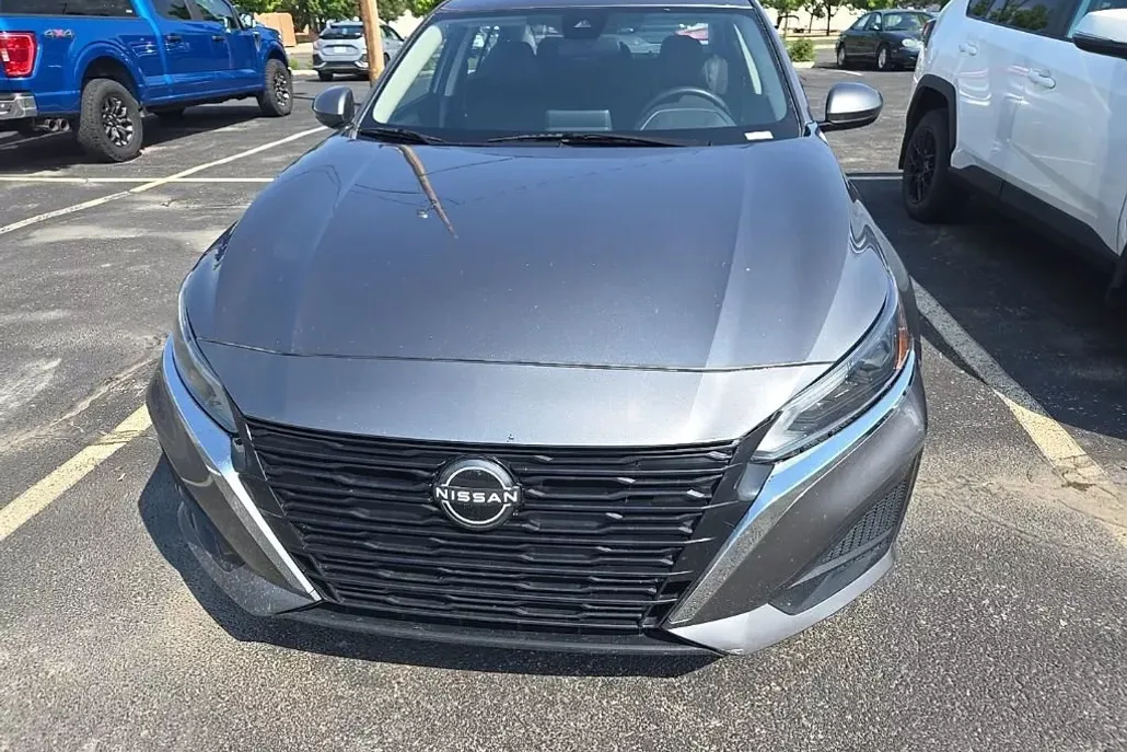 2023 Nissan Altima 2.5 SV photo 1