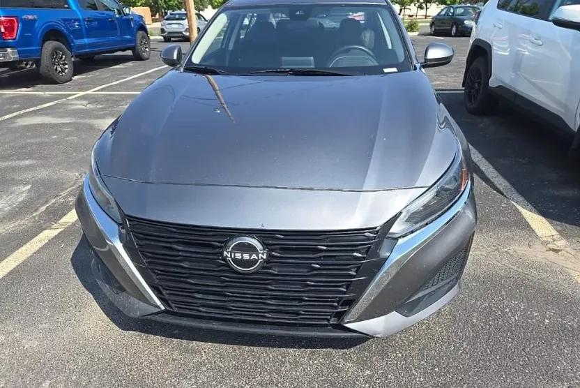 2023 Nissan Altima 2.5 SV photo 1