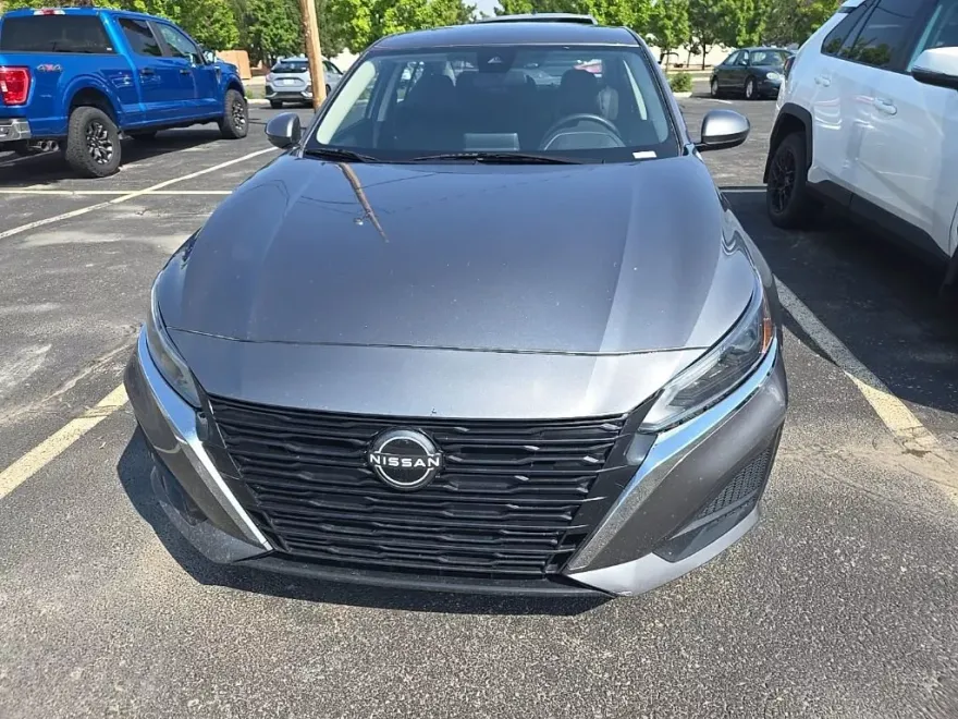 2023 Nissan Altima 2.5 SV photo 1