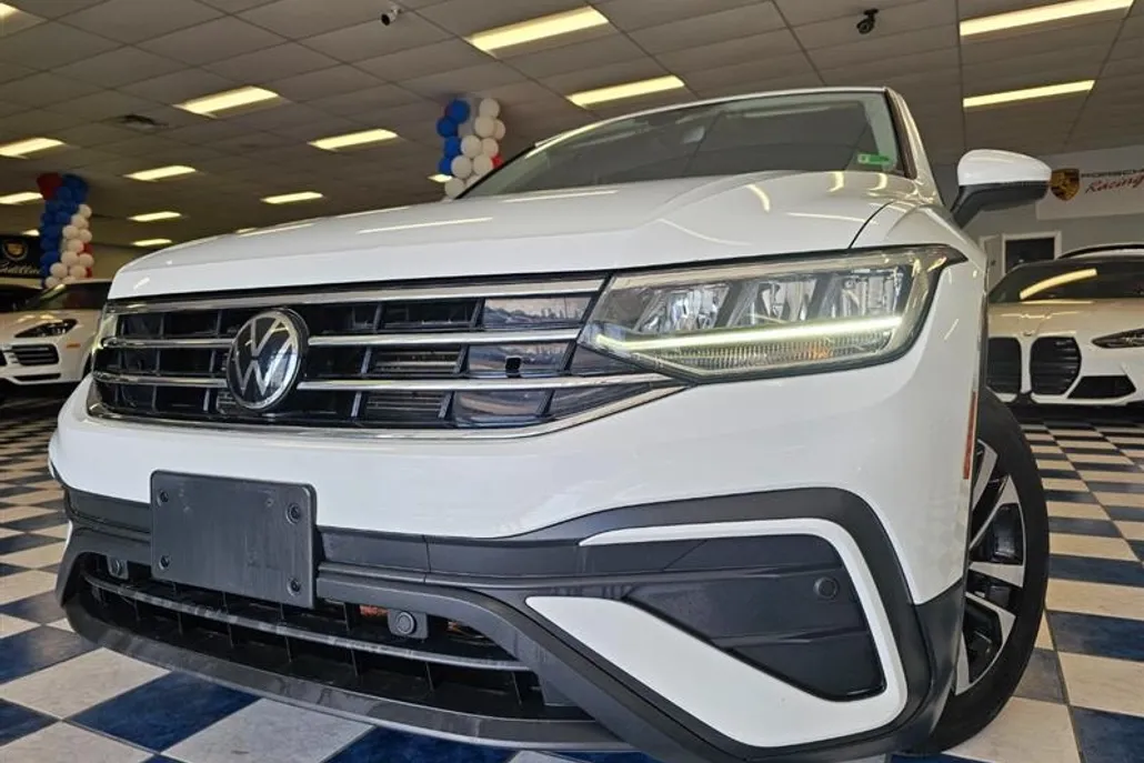 2022 Volkswagen Tiguan S photo 1