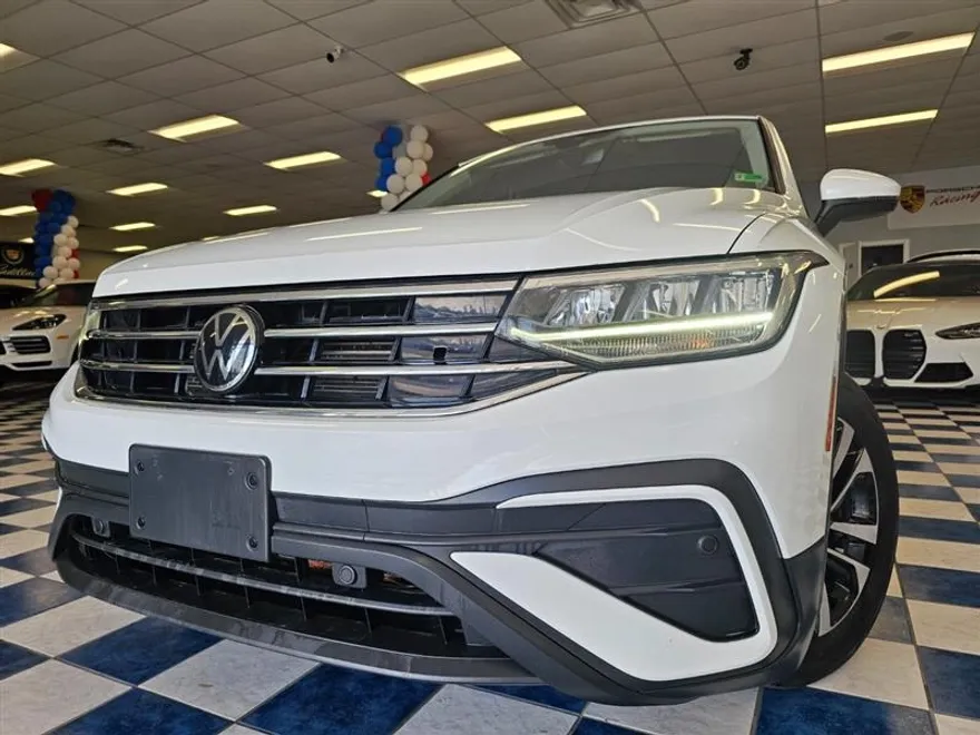 2022 Volkswagen Tiguan S photo 1