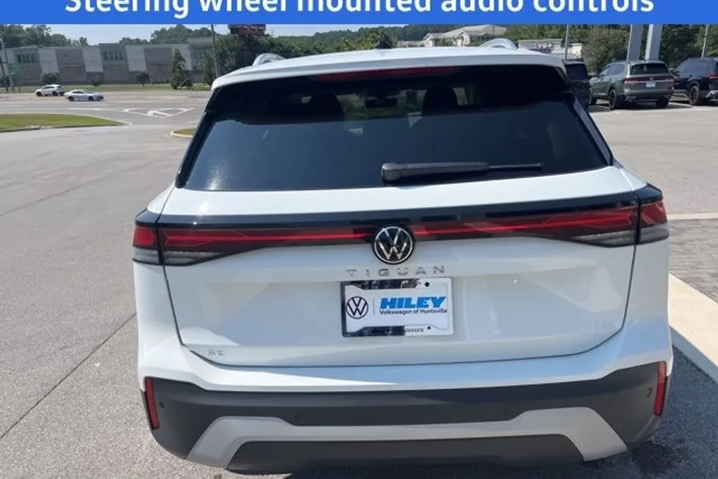 2025 Volkswagen Tiguan SE photo 1