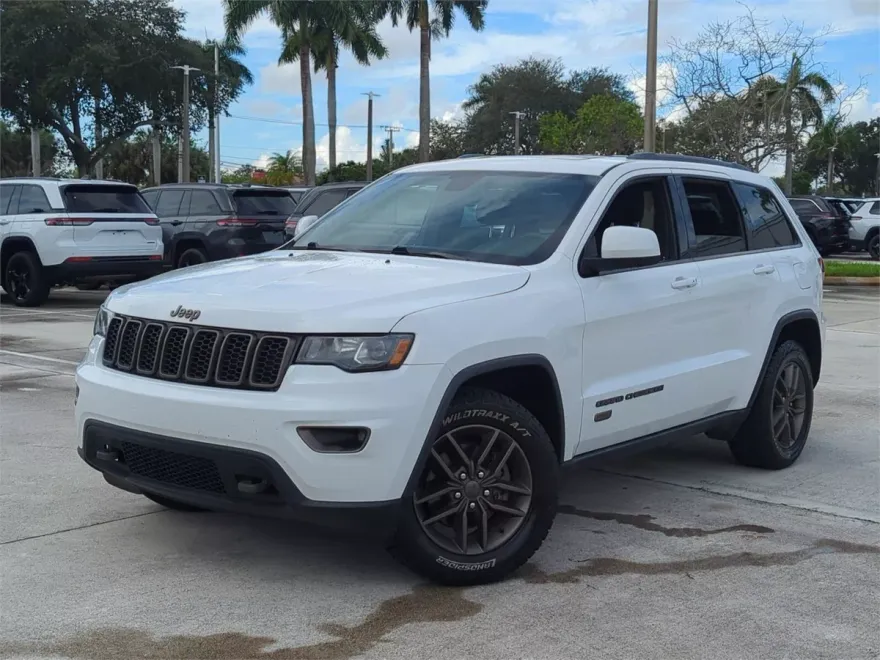 2016 Jeep Grand Cherokee Sport photo 1