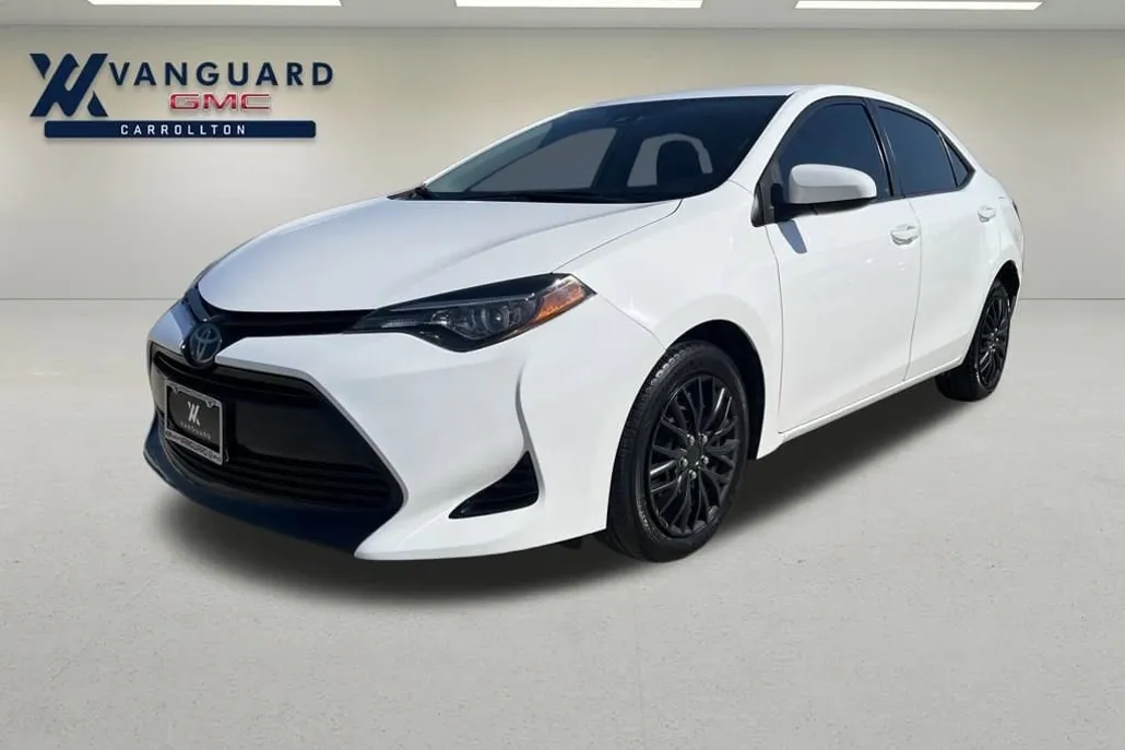 2017 Toyota Corolla LE photo 1