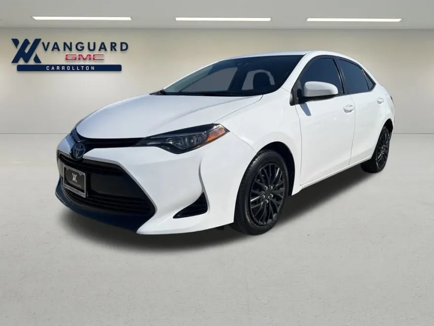 2017 Toyota Corolla LE photo 1