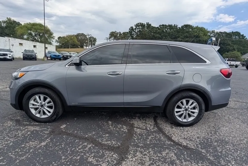 2020 Kia Sorento LX photo 1
