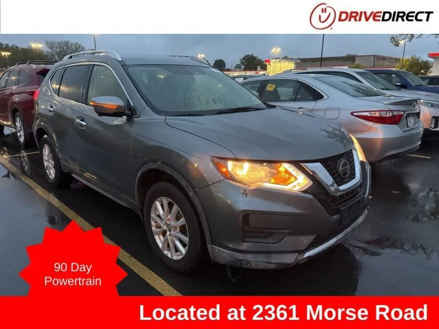 2018 Nissan Rogue SV photo 1