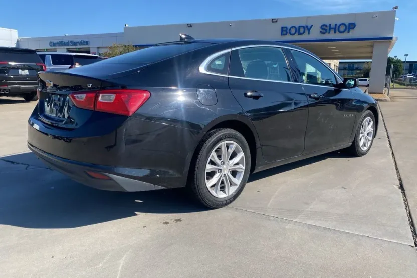 2024 Chevrolet Malibu 1LT photo 1