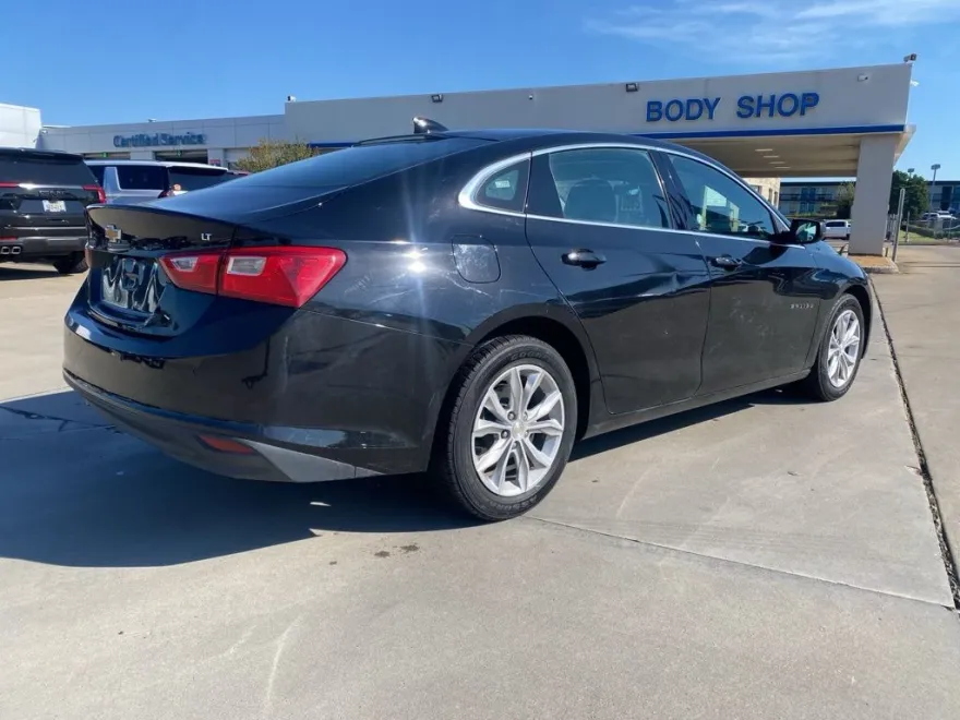 2024 Chevrolet Malibu 1LT photo 1