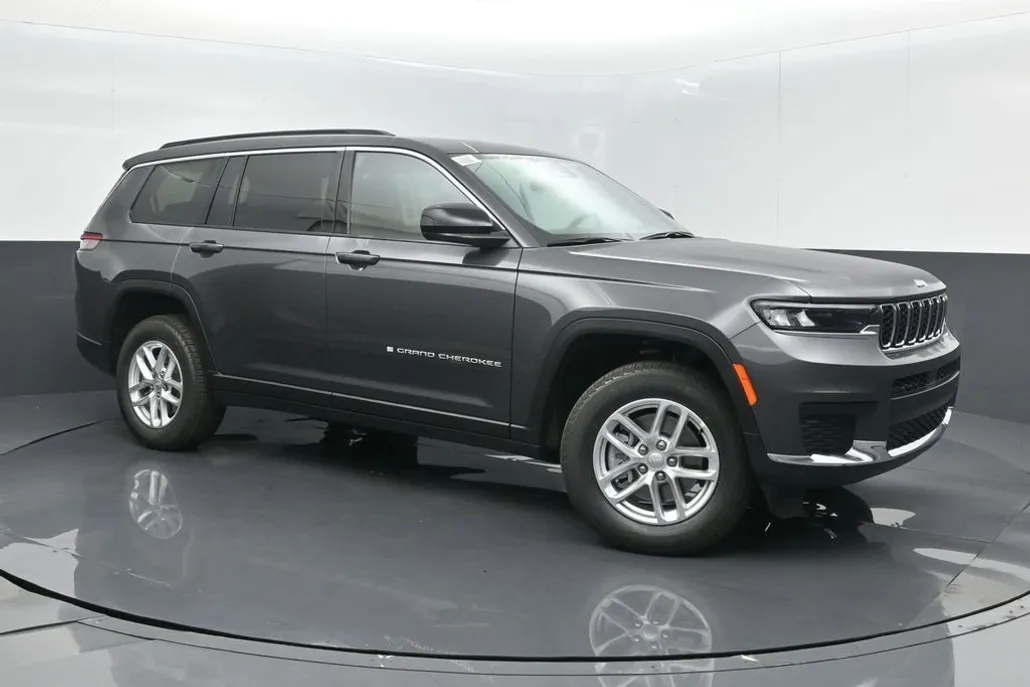 2025 Jeep Grand Cherokee Laredo photo 1