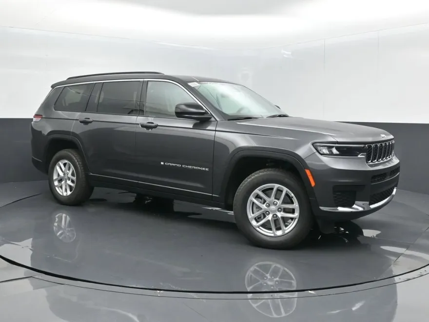 2025 Jeep Grand Cherokee Laredo photo 1