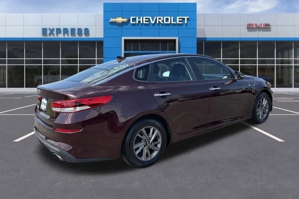 2020 Kia Optima LX photo 1