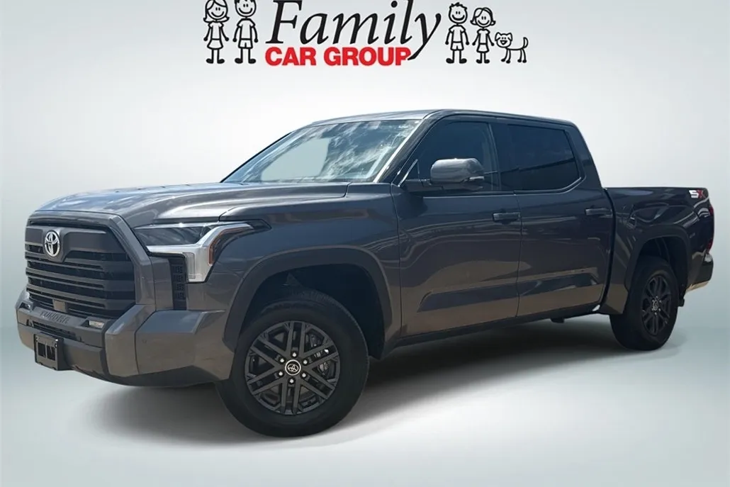 2023 Toyota Tundra SR5 photo 1
