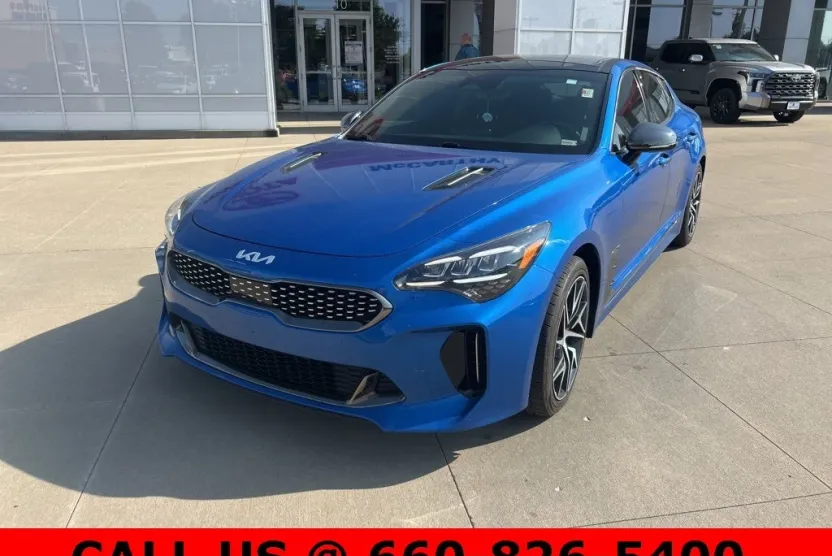2022 Kia Stinger GT-Line photo 1