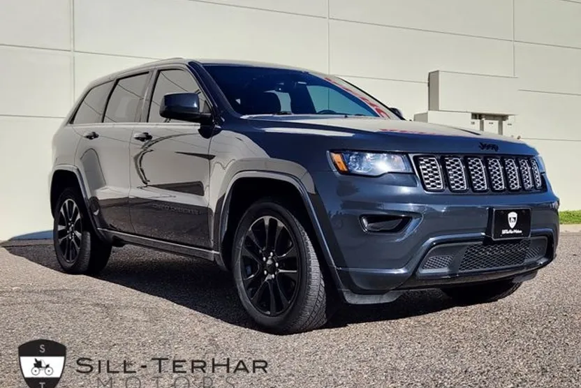 2018 Jeep Grand Cherokee Altitude photo 1