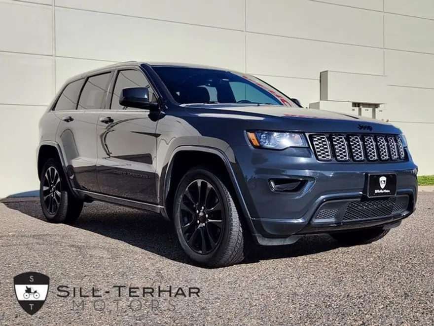 2018 Jeep Grand Cherokee Altitude photo 1