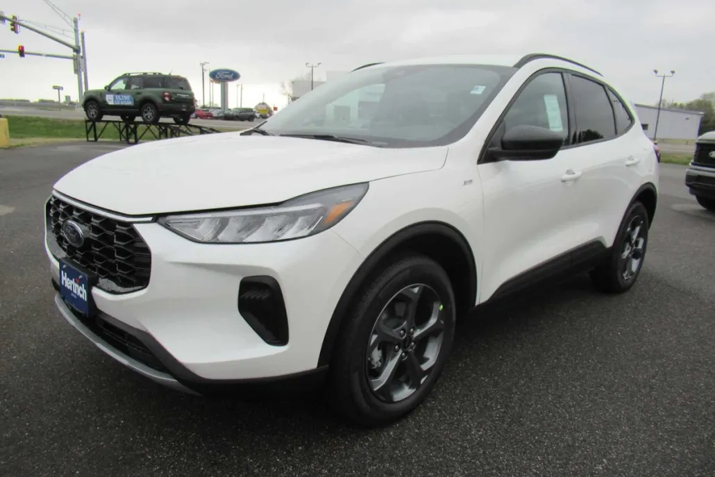2025 Ford Escape ST-Line photo 1