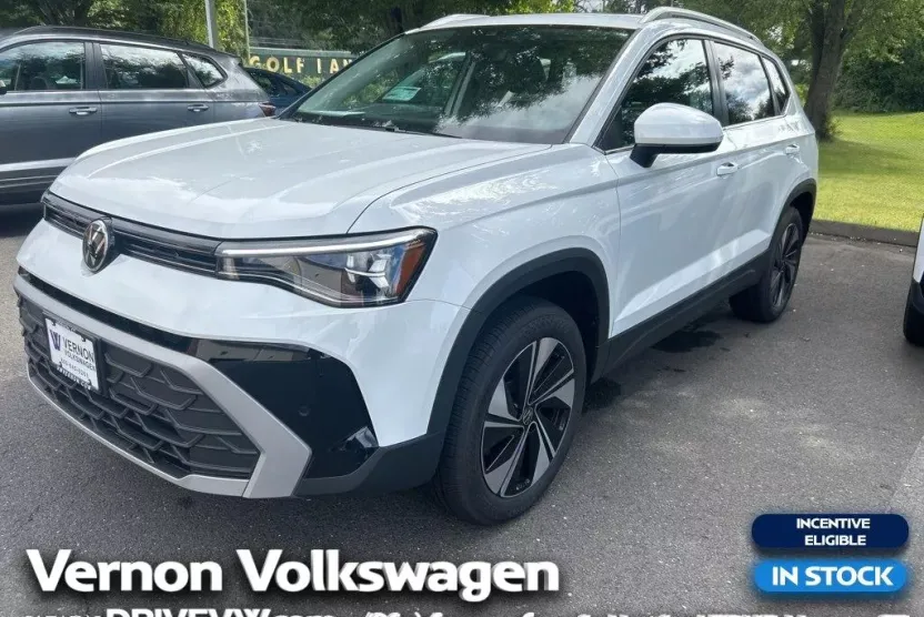 2025 Volkswagen Taos SE photo 1