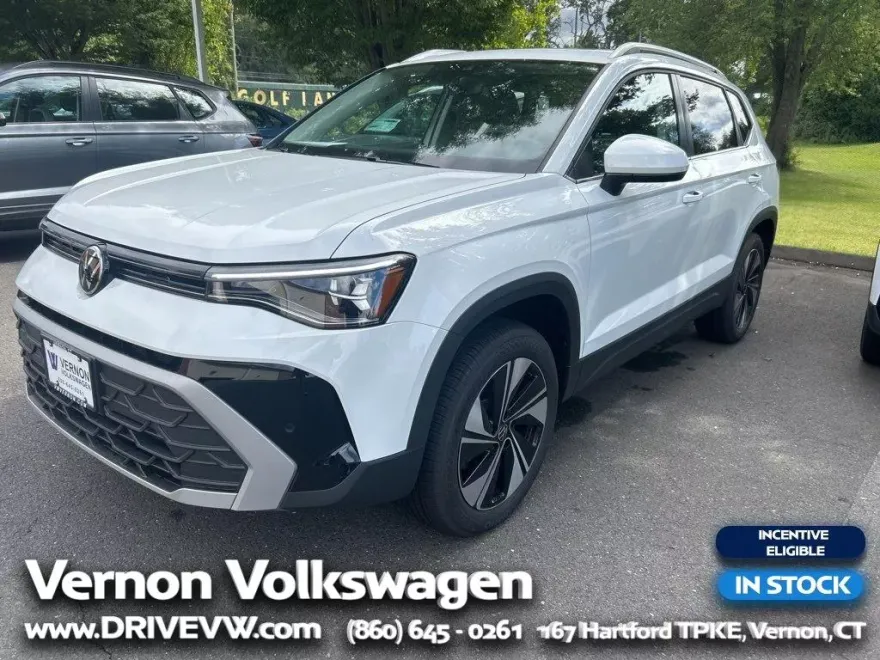 2025 Volkswagen Taos SE photo 1