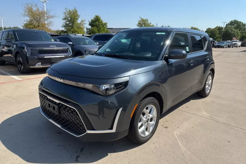 2024 Kia Soul LX photo 1
